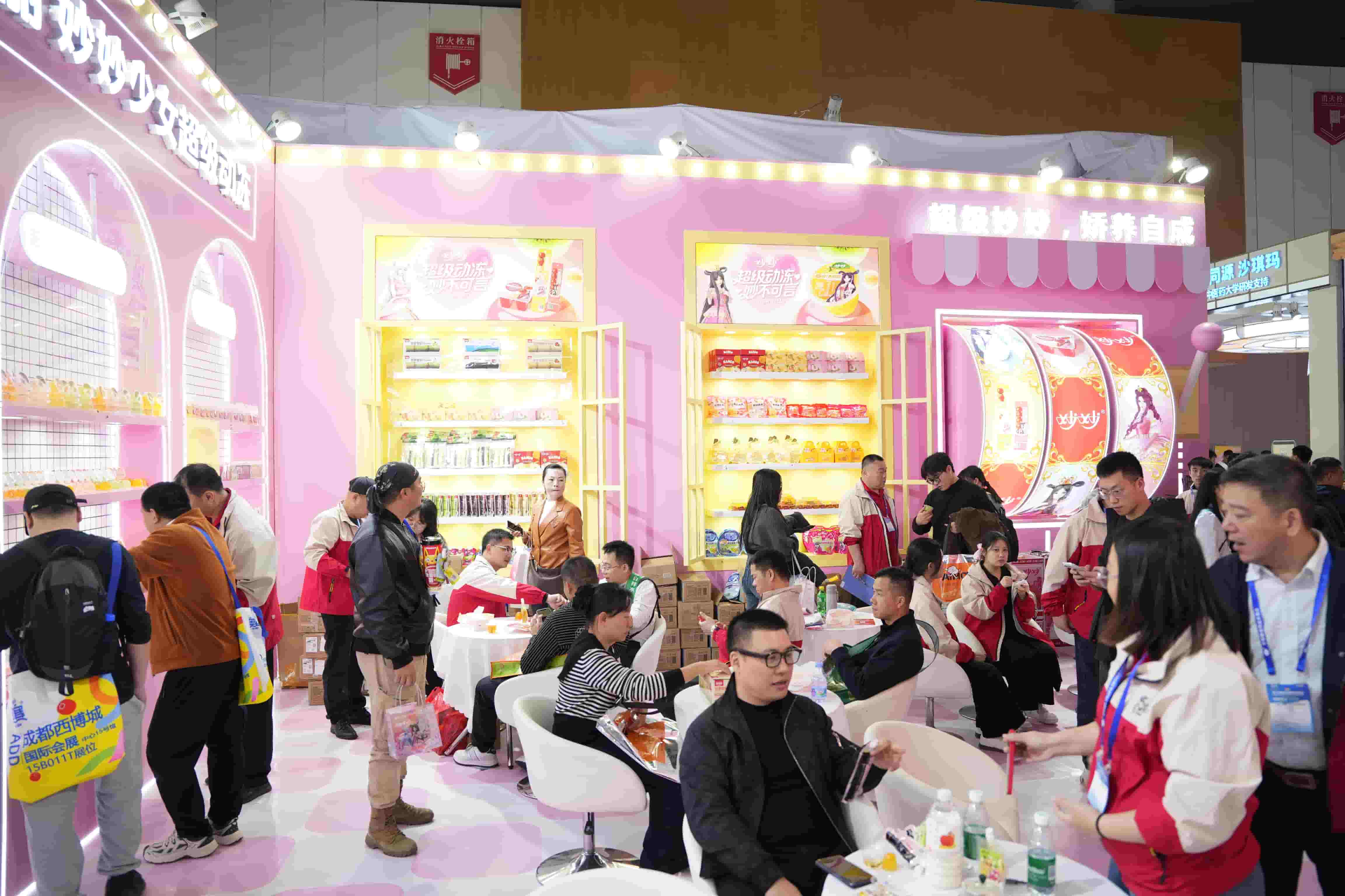 Miaomiao x Ye Luoli brillan en la 114ª Feria Nacional de Comida y Vino con su nueva 